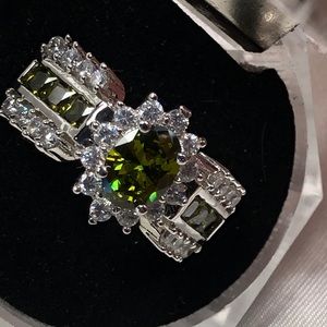 .925 Silver Peridot & Topaz Size 8